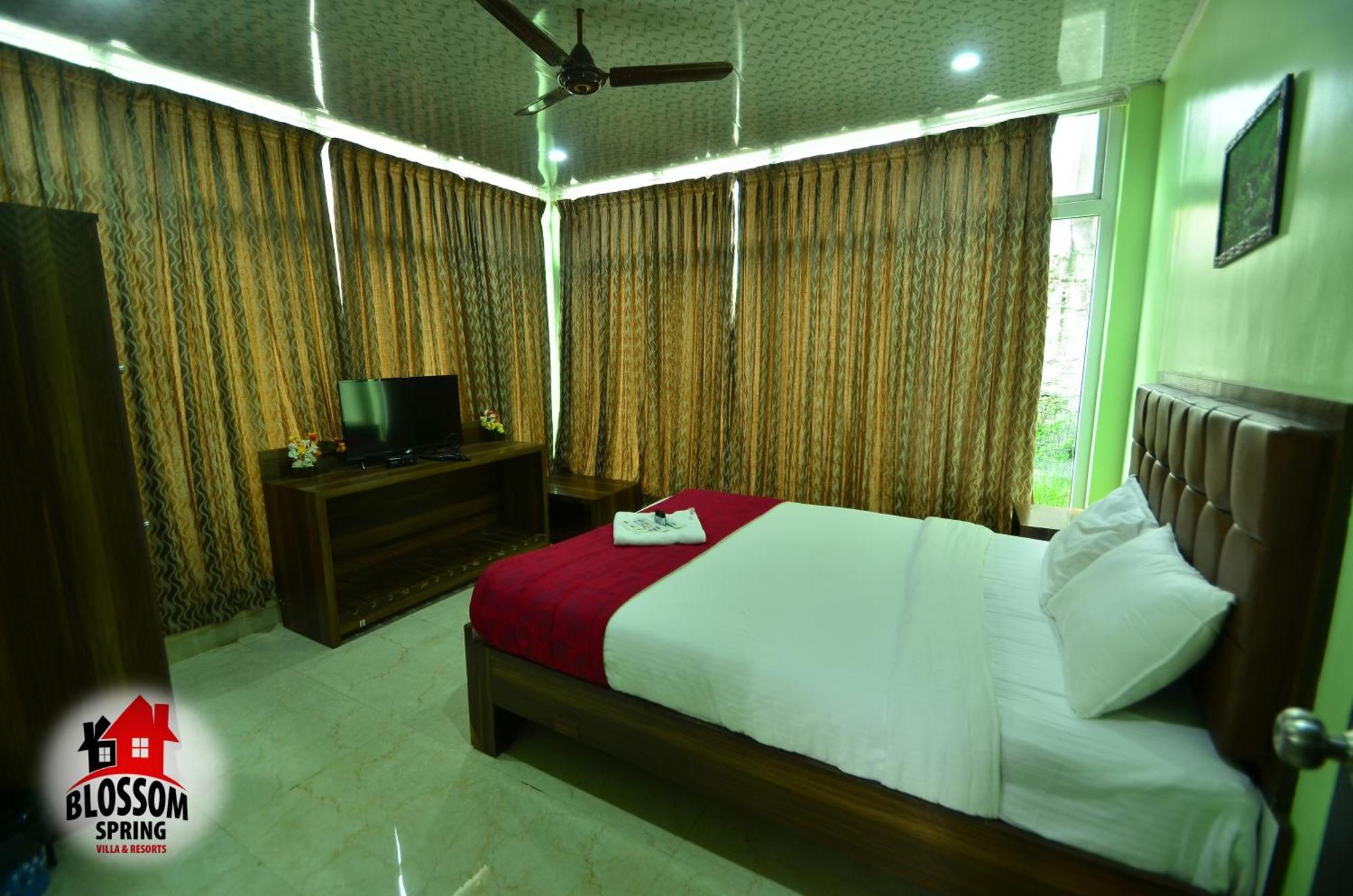 Blossom Spring Villa Уті Екстер'єр фото