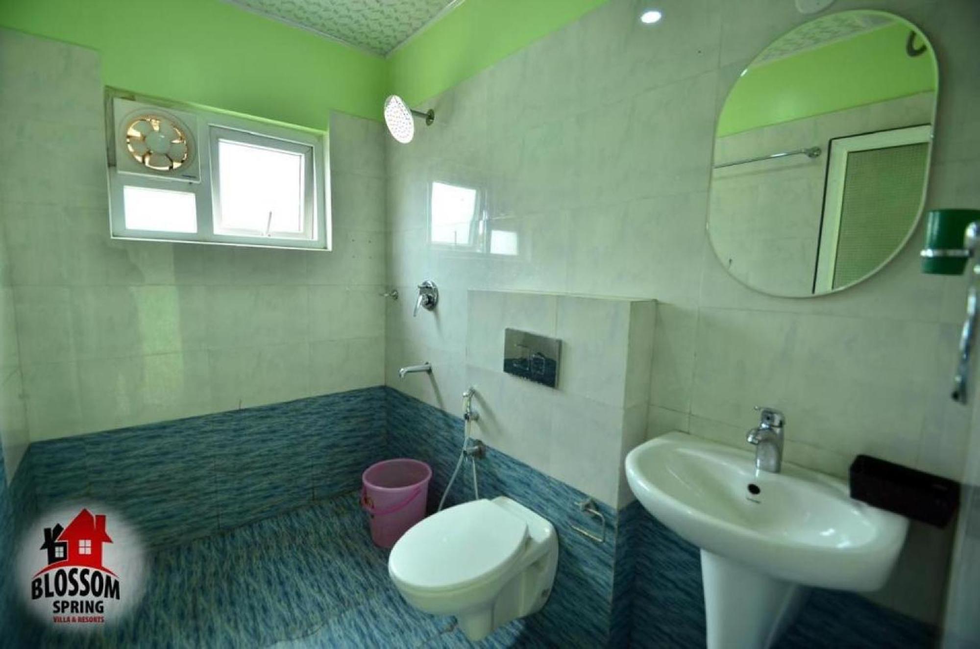 Blossom Spring Villa Уті Екстер'єр фото